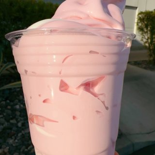 粉色冰淇淋🍦春日的味道...