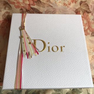 Dior 节日限量星辰系列唇膏套装，包装...