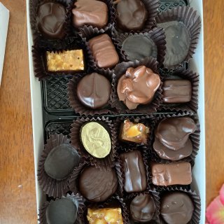 See’s Candies 💯周年新组合...