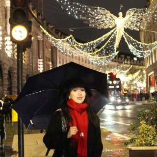伦敦圣诞🎄天使灯太有氛围啦！...