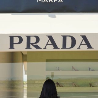【旅行】情人镇上最孤独的Prada｜一辈...