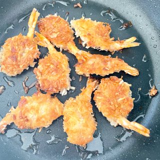 香酥可口的椰丝黄金炸虾，在家也能做...