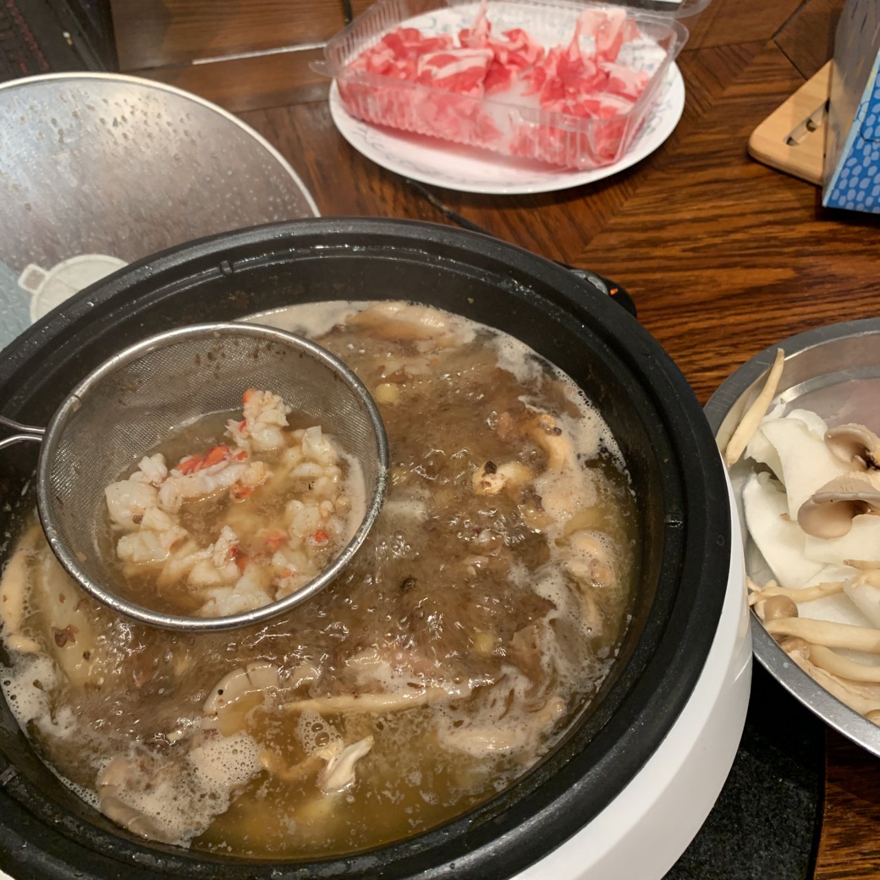 龙虾肉切片涮火锅也很好吃～ 2.10...