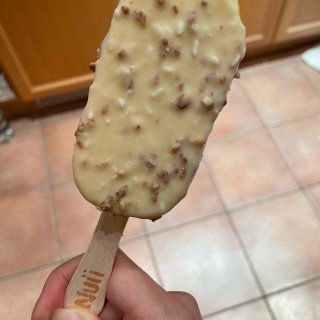 Nuii的脆皮冰淇淋～略嫌芒果🥭味不夠...