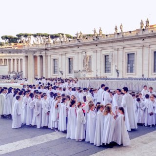 梵蒂冈🇻🇦：梵蒂冈的下午是静谧的白色...