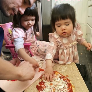 亲子互动做美食｜和宝贝们一起做pizza...