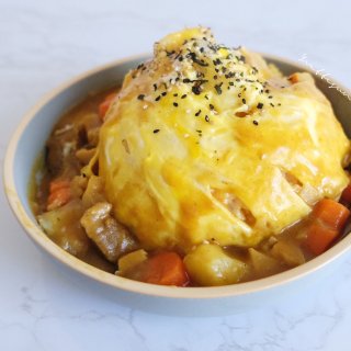 今日午餐｜裙边咖喱蛋包饭🍛...