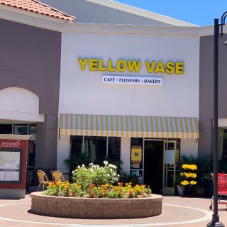 打卡网红餐厅Yellow Vase...