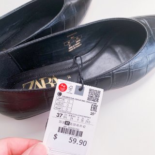 Zara减價買什麼｜Zara 黑色平跟鞋...