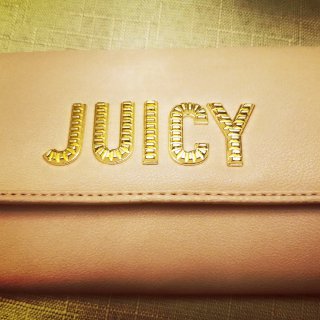 juicy couture 的粉包包...