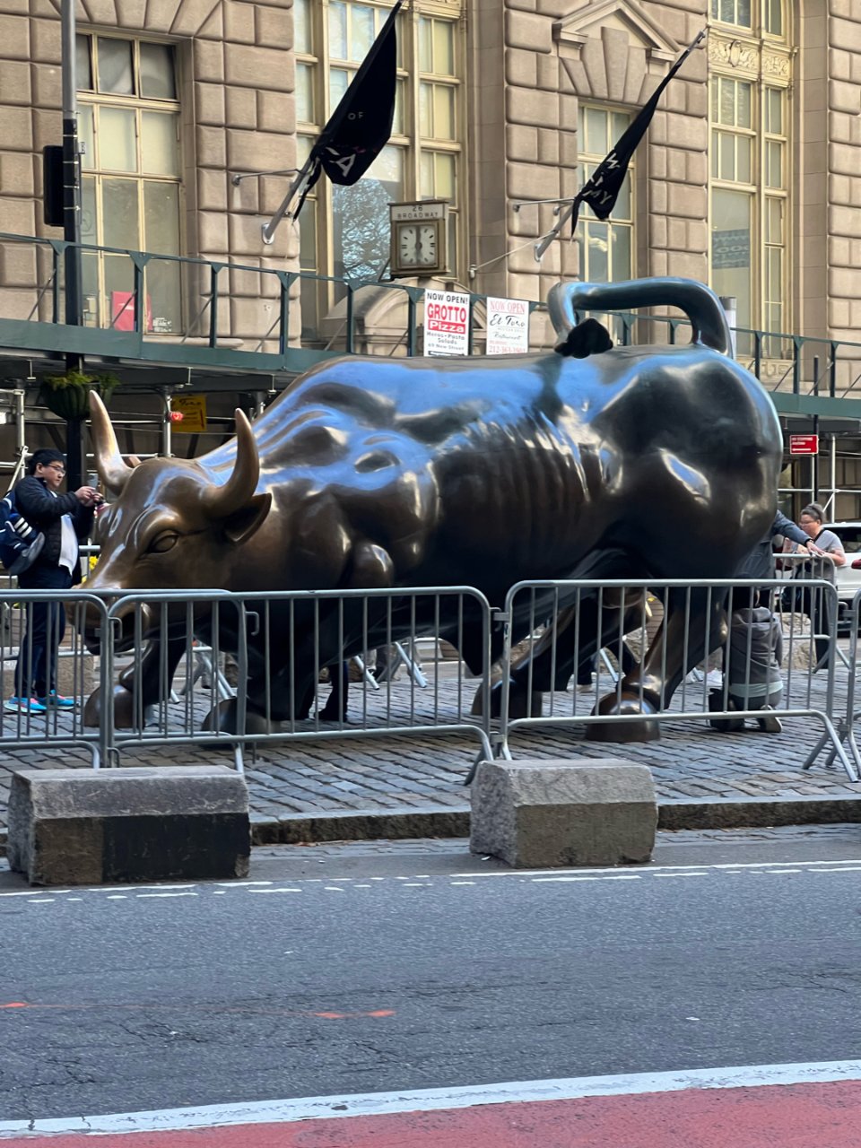 打卡纽约华尔街铜牛...