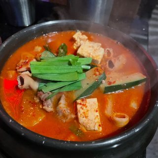 洛杉矶韩国城的这个销魂猪小肠泡菜汤绝了！...