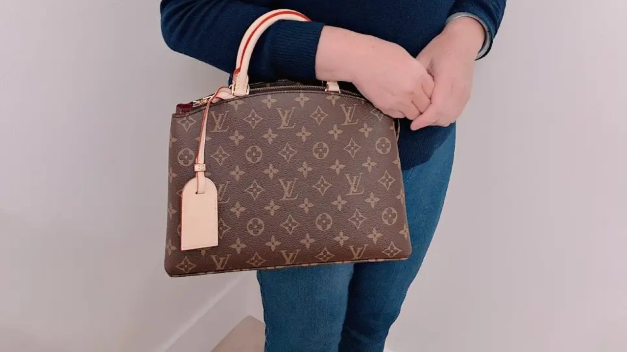终于给妈妈买到包包啦～ Louis Vuitton