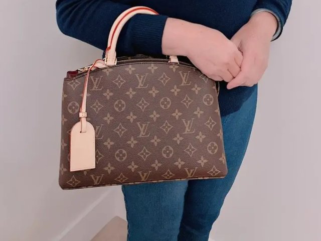 终于给妈妈买到包包啦～ Louis...