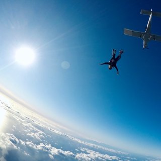 拖了两年的跳伞愿望 终于实现了4000米...