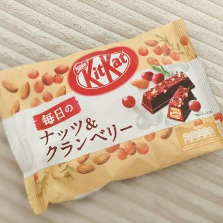 蔓越莓坚果味的KitKat｜好多新口味...