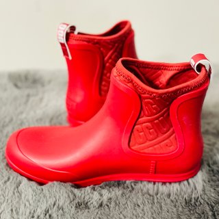 UGG红色雨靴到啦☔️太好了今天就下雨嘻...