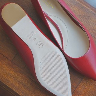 孕前买大了的小红鞋，现在穿竟然刚刚好！...