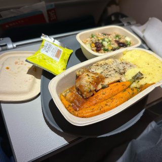 Delta飞东京的航空餐...