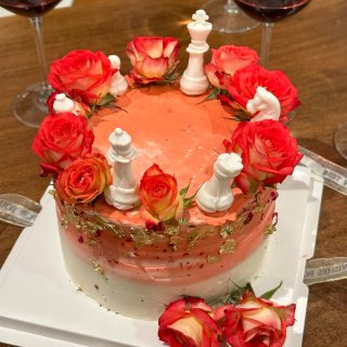 参加生日聚会 被朋友做的蛋糕震撼到🎂...