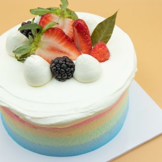 把彩虹吃进肚子里🌈巴黎贝甜彩虹蛋糕🍰...