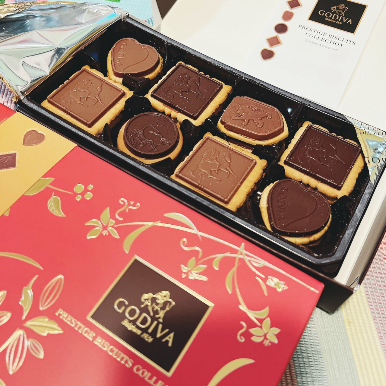 Godiva 歌帝梵,Assorted Chocolate Biscuits, 20 pc., Set of 2 | GODIVA