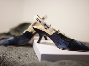 周年纪念礼物-有故事的Dior猫跟鞋