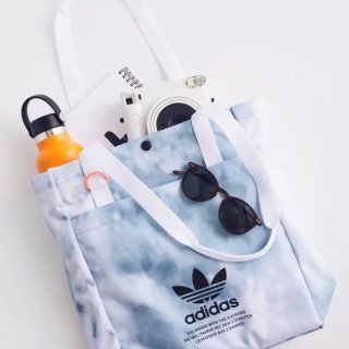 Adidas ：轻便实用的环保包...