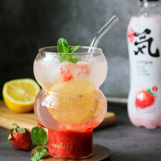 草莓柠檬气泡水｜又到了喝气泡水的季节...
