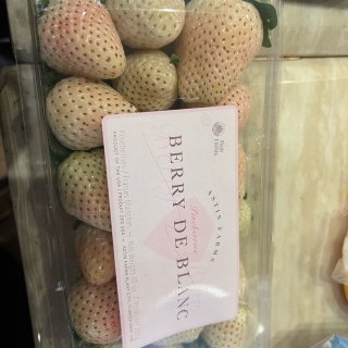 法拉盛缅街：粉白草莓🍓便宜又漂亮🤩...