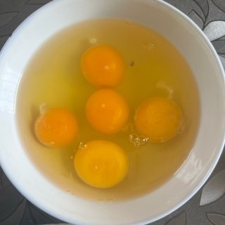 鸡蛋🥚颜色深的还还是浅的好？...