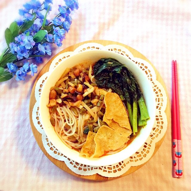 附近的中国超市里也有螺狮粉卖啦，吃...