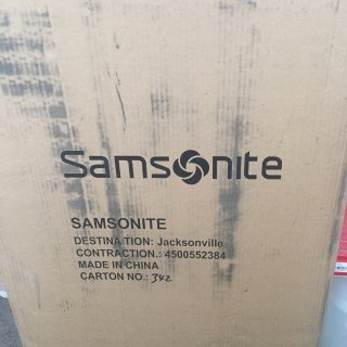 一个下错单完全没开箱的新秀丽carbon...