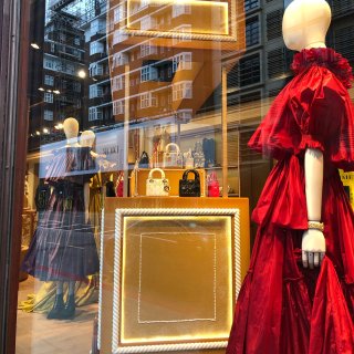 在倫敦邂逅了夢幻Dior櫥窗✨✨...