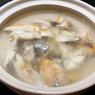 三文鱼头豆腐汤～汤鲜味美...