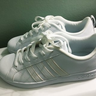 9. Adidas小白鞋