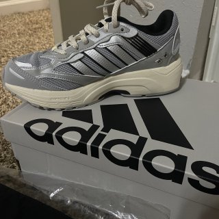 Adidas—千禧风跑鞋...