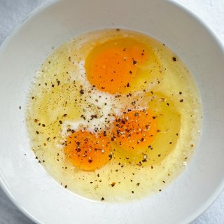今日孕早餐——清冰箱的菜之奶油杂菇蛋饼...