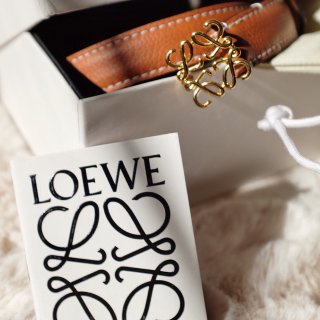 腰间风情 之 Loewe 女式Logo细...