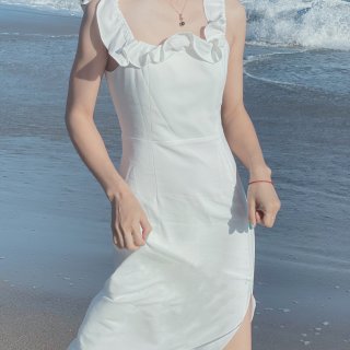 穿搭 ｜ 小白裙的夏日海边🏖🏖...