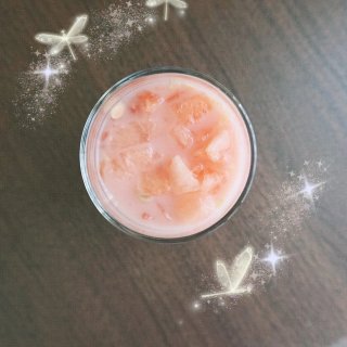 美食｜夏天的味道 西瓜养乐多冰饮🍉...
