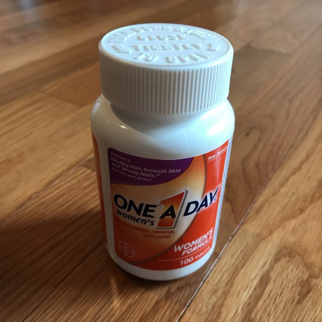 年纪大了，随便吃点维生素……