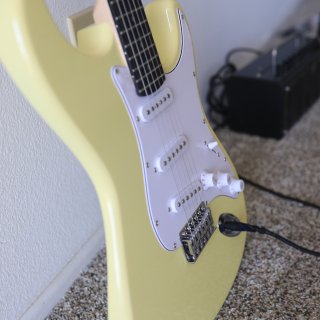 谁说电吉他不能小清新，试试D&R奶黄色电...