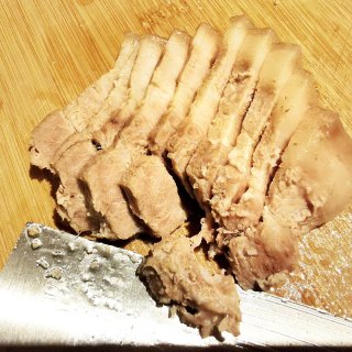 考验刀工的猪肉酸菜炖粉条😋...