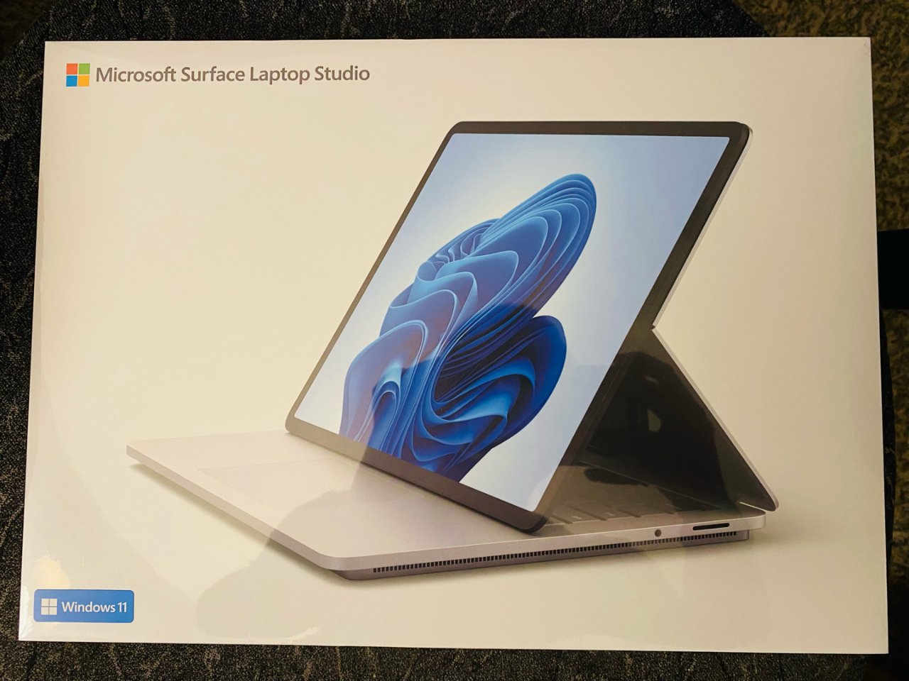 Surface laptop studi...