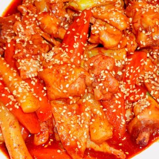 加点鸡肉就能get到美味的韩式年糕辣炒鸡...