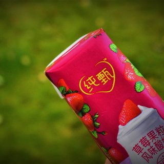 【美食】超真的果粒酸奶-蒙牛纯甄草莓果粒...