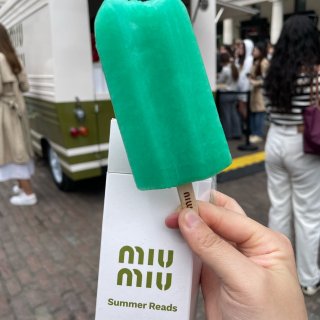 miu miu summer read排...