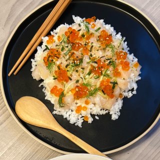 家属有福｜好看更好吃的扇贝鱼籽散寿司料理...