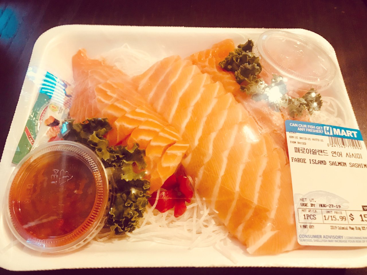 在家也可以吃到好吃的生鱼片和寿司哦🍣...